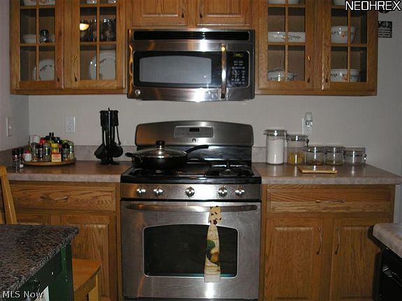 4th image of 3946 Valley Dr