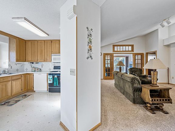 5th image of 8619 Prestwick Ln N