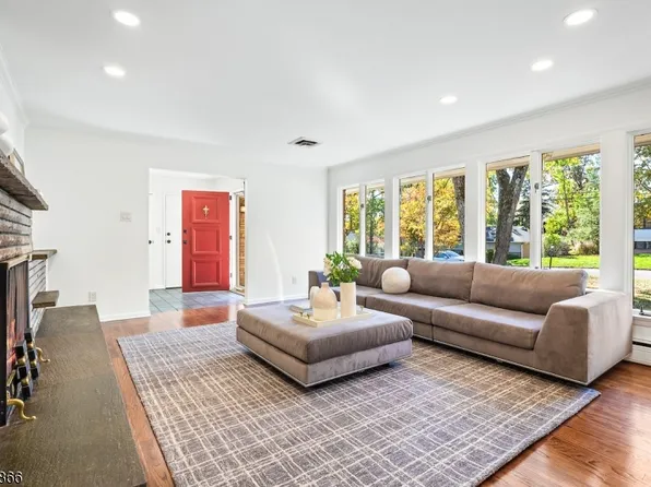 16 Crossbrook Pl, Livingston Twp., NJ 07039