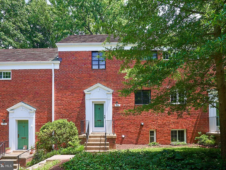 1553 Mount Eagle Pl — Photo 1