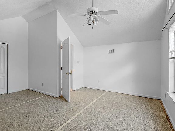 4th image of 3205 Horseshoe Trl