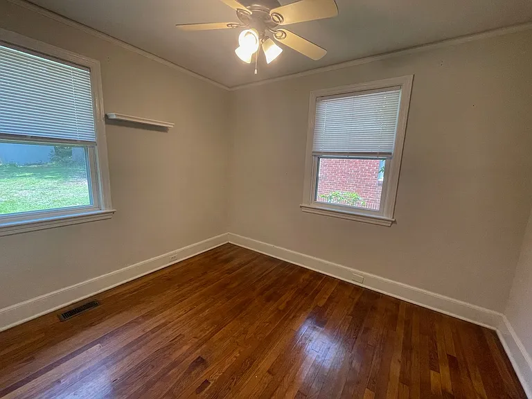 709 Elm Ave — Photo 10