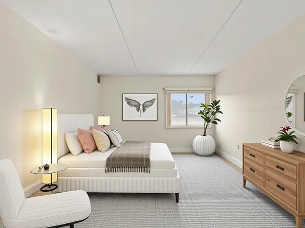 159 Main St APT 11B, Stoneham, MA 02180