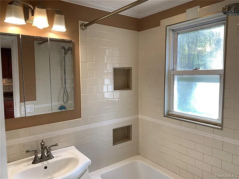 10 W Clarkstown Rd — Photo 16
