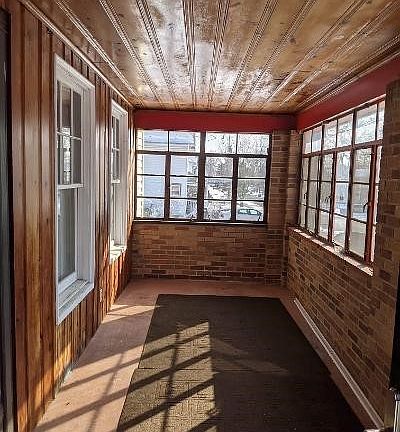 4th image of 2110 Victoria Ave