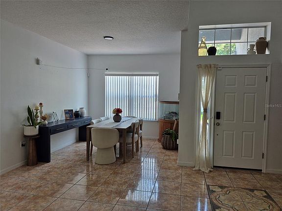 4th image of 560 VICEROY COURT