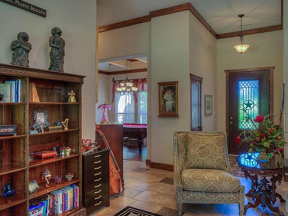 WOOD CROWN MOLDING