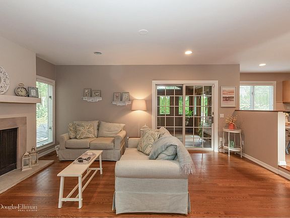 5th image of 39 Fordham Dr