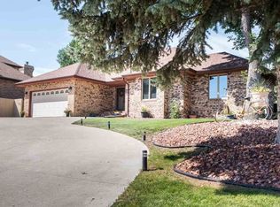 1208 13th St SW, Minot, ND 58701