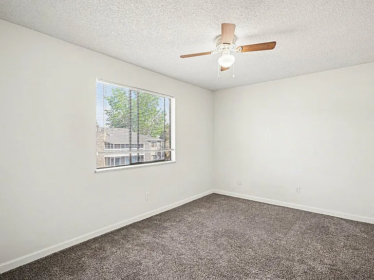 18004 E Ohio Ave #202 — Photo 13