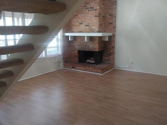 4th image of 4919 Rollingwood Ct