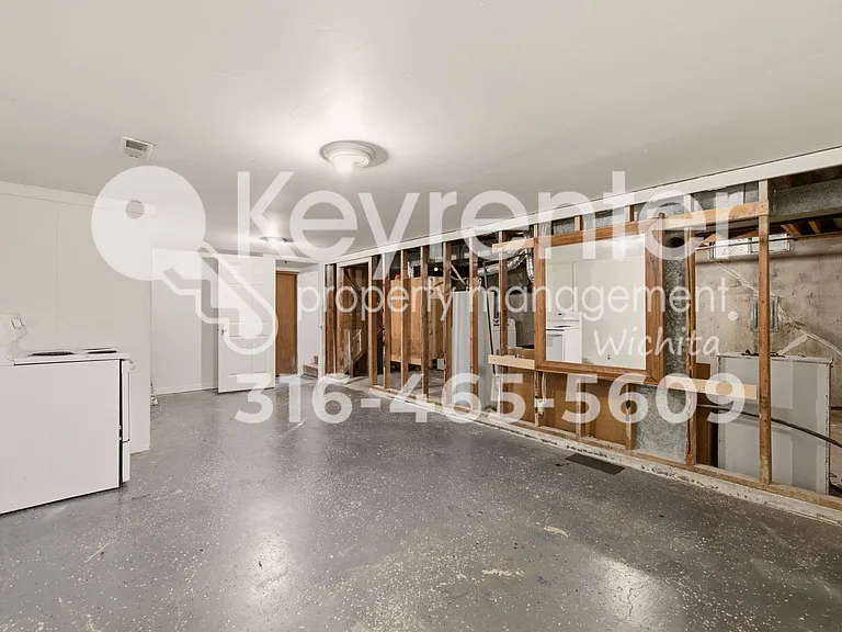 E Pine St Duplex — Photo 11