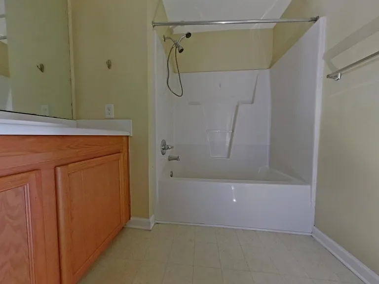 905 Hanahan Ct — Photo 12