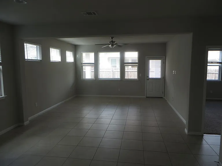 301 La Escalera Dr — Photo 13