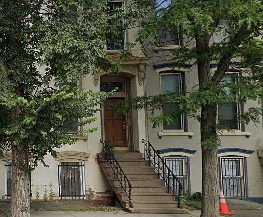3rd image of 178 S Swan St #2