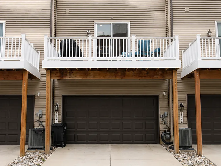 9543 Capital Ln — Photo 32