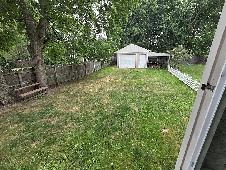 152 Cottage Grv #B — Photo 33