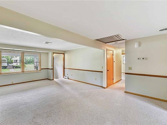 4th image of 220 Erie St