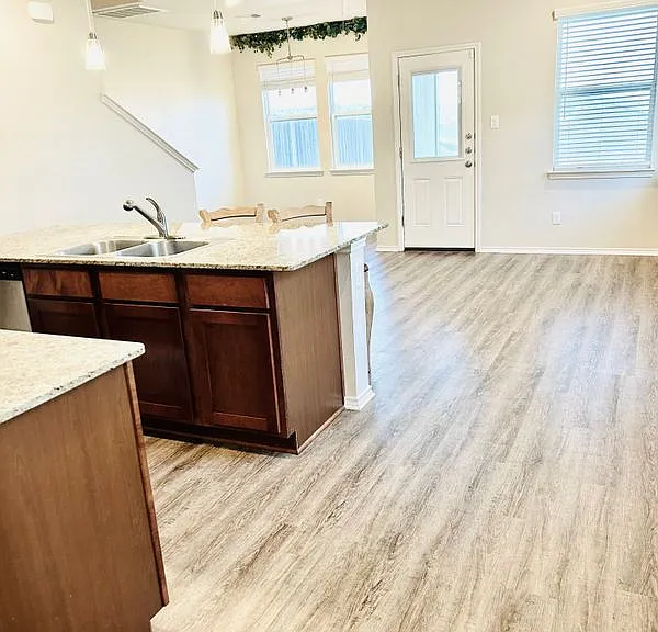 303 Green Valley Dr — Photo 13