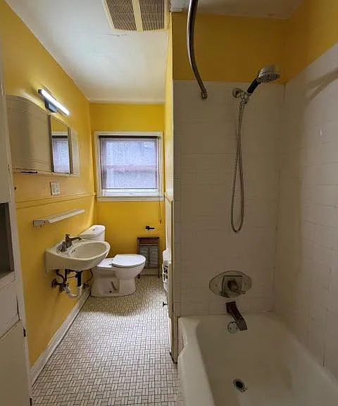 1306 Delano St — Photo 8