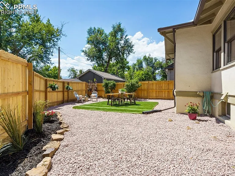 1609 E Platte Ave — Photo 13