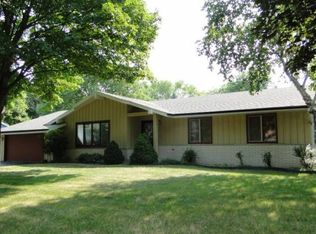 4976 S 82nd St, Greenfield, WI 53220