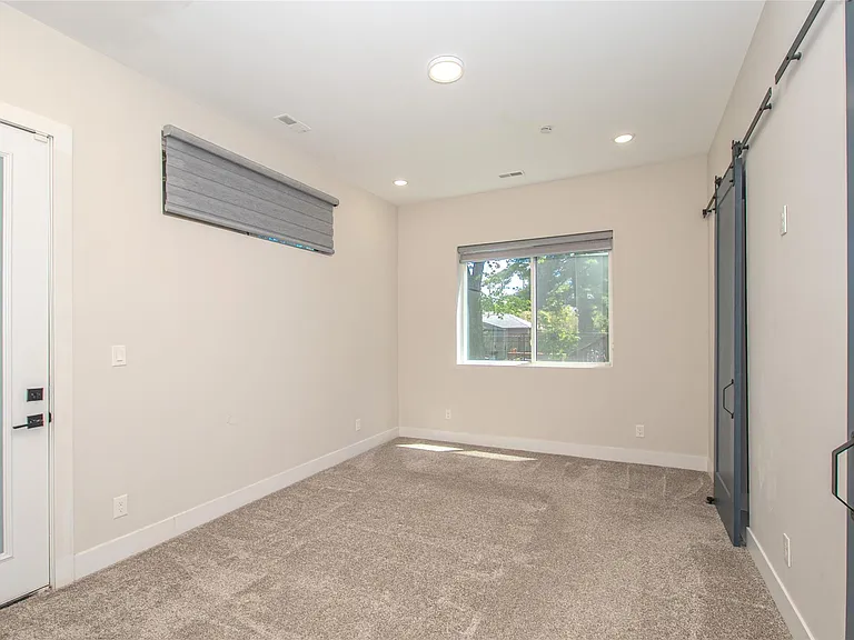 4530 Commonwealth St #1 — Photo 36