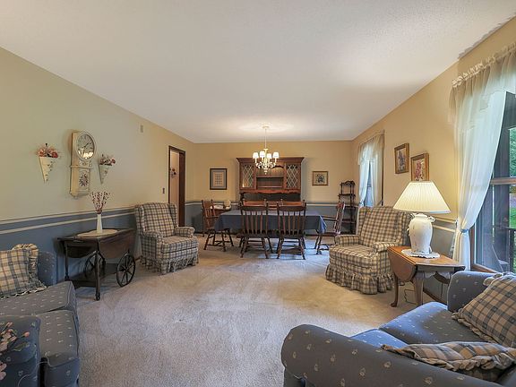 4th image of 1210 Carol Crest Dr