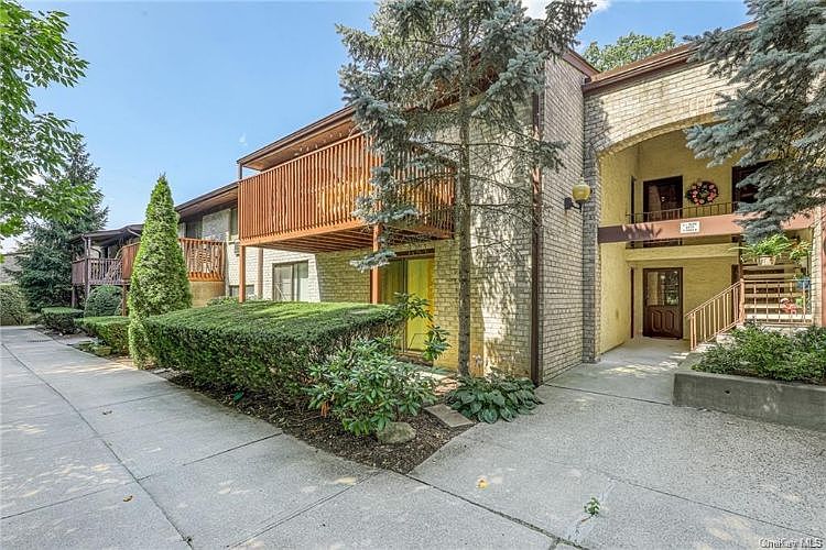 1st image of 10 Secora Rd APT L7