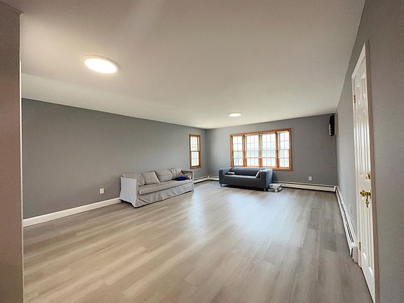 5th image of 68 Land Ln