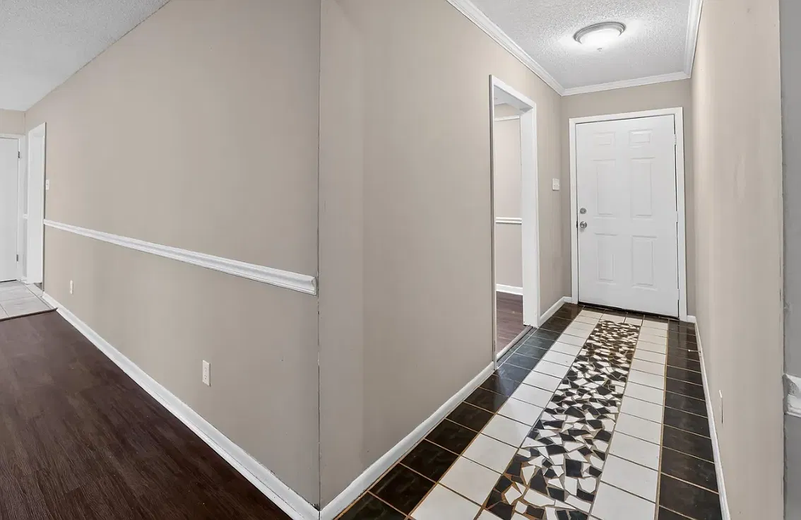 3 bed, 2.0 bath, 1404 sqft, $1,350 — Photo 3