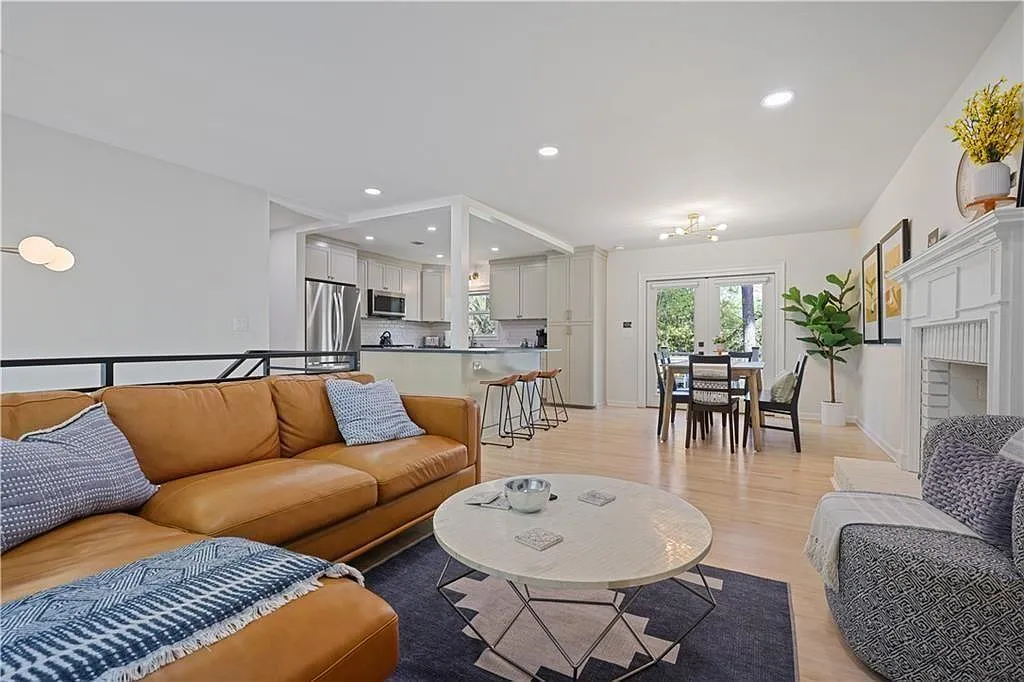 4 bed, 3.0 bath, 1755 sqft, $5,500 — Photo 1