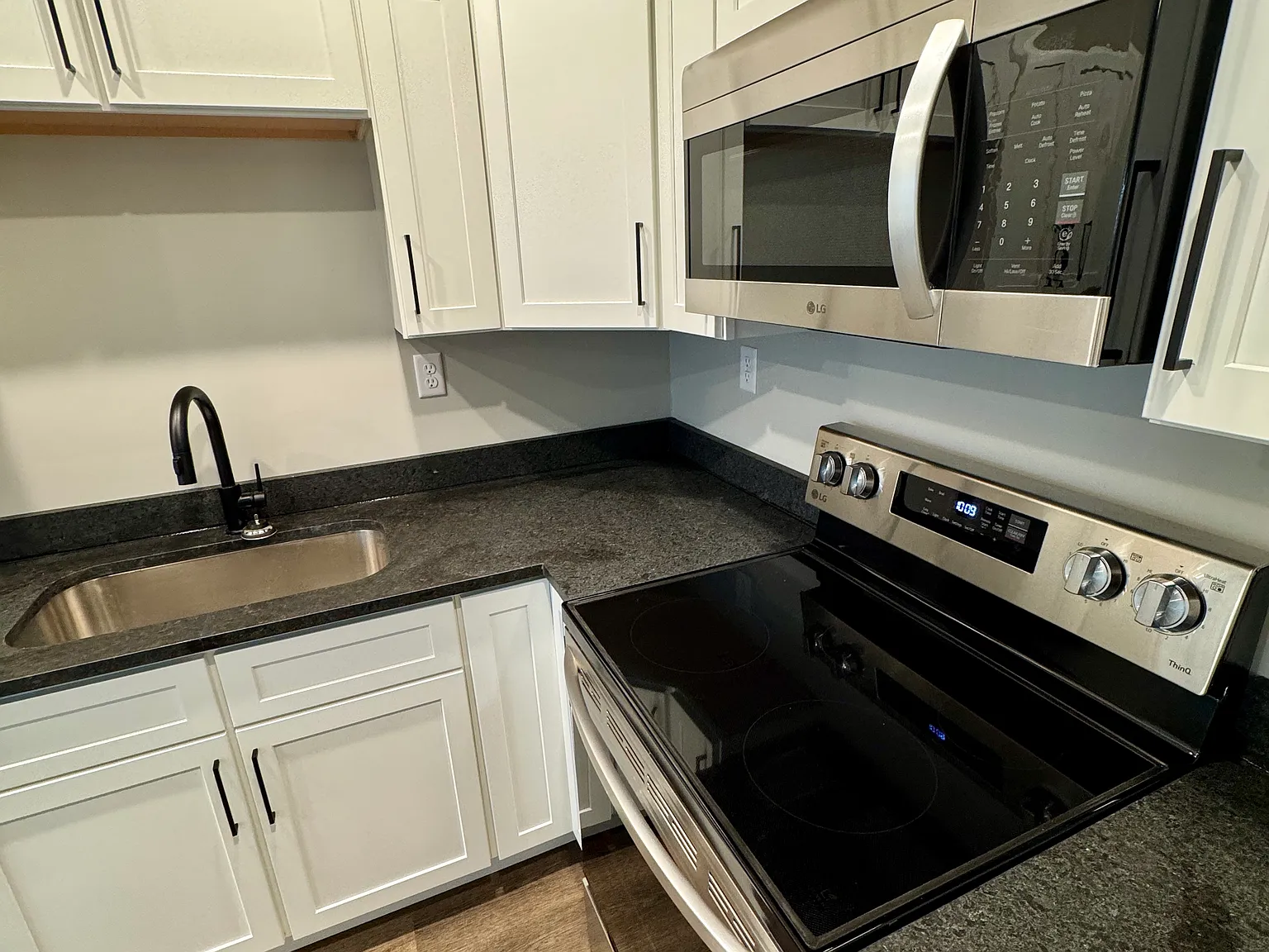 3 bed, 1380 sqft, $2,375 — Photo 2