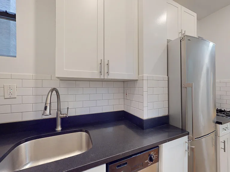 312 E 91st St #1R — Photo 16