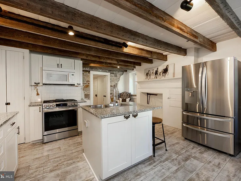 609 W Lincoln Hwy — Photo 11