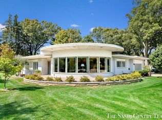 827 E Savidge St, Spring Lake, MI 49456