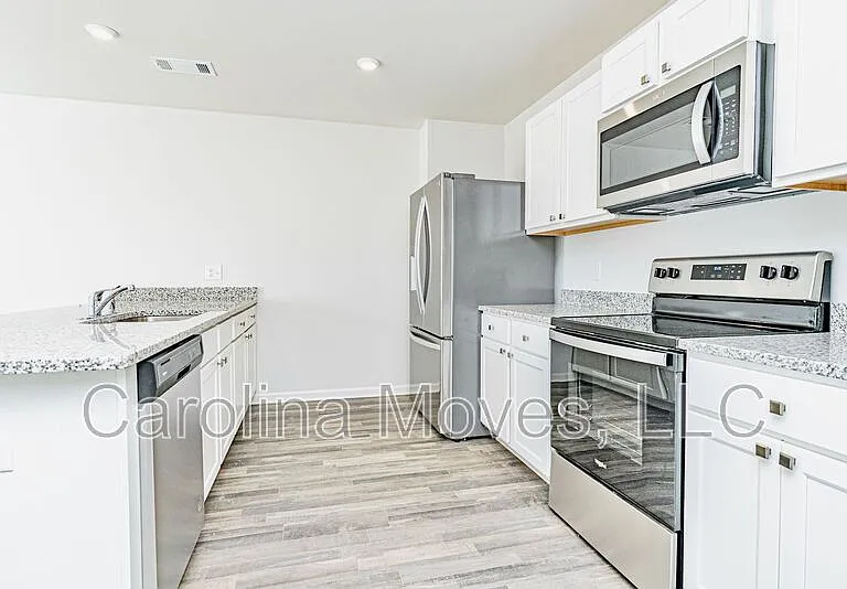 638 Farmstead Trl — Photo 6