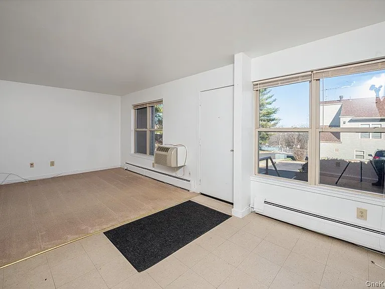 501 Maplewood Gdns — Photo 3