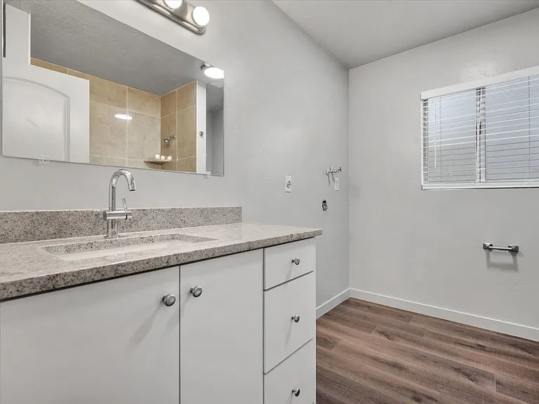 688 S 880 W — Photo 13