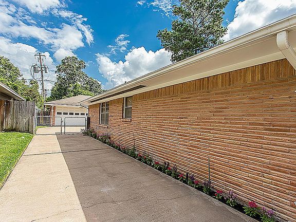 4th image of 6530 Grovewood Ln