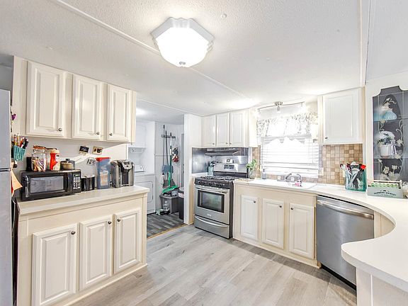 4th image of 108 Patrick Pl