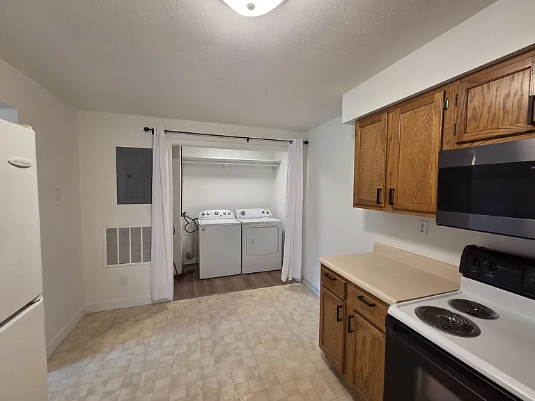 1231 E Maywood Ave #5 — Photo 8
