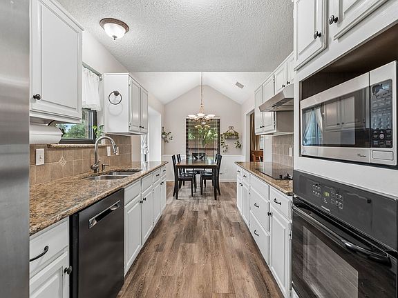 4th image of 1907 Lansdown Ct
