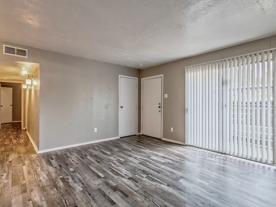 Village at the Crossroads Apartments - 1900 Carl Rd Irving TX | Zillow