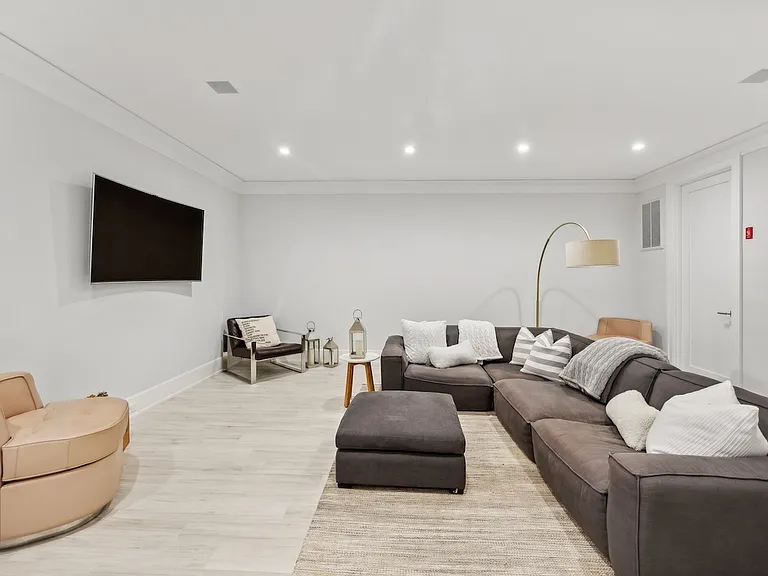 9 S Harbor Dr — Photo 28