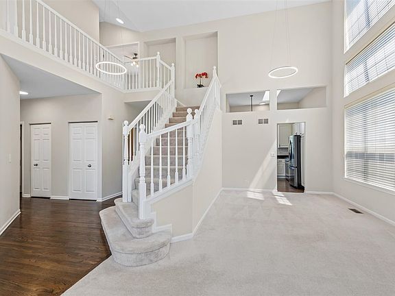 3rd image of 20 Prairie Pointe Ln