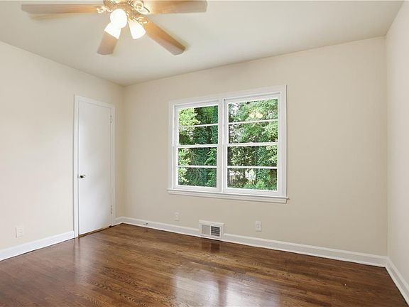4th image of 1101 Skyline Dr