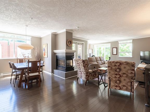 4th image of 380 Waterfront Cres #201