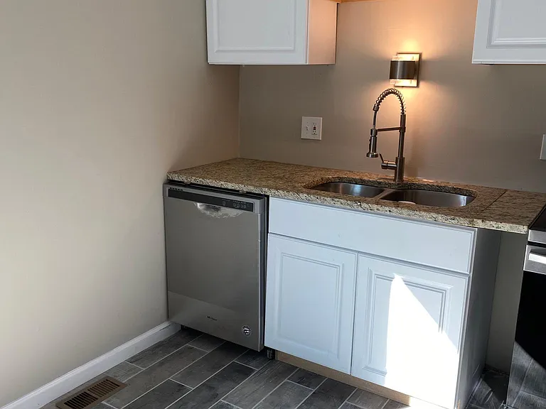 2506 Meadowmar Ln — Photo 2