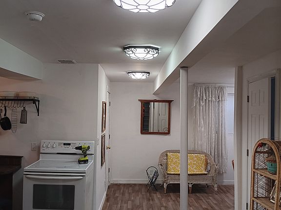 Large Stove/oven and open living room floor plan